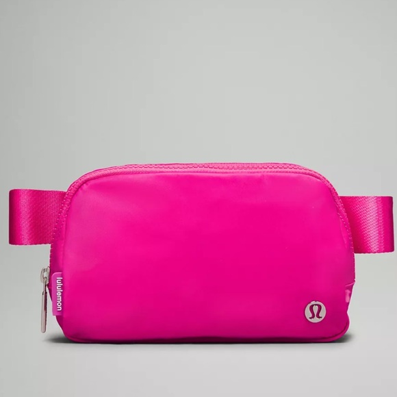 lululemon athletica Handbags - Lululemon Everywhere Belt Bag 1L NWT Sonic Pink & White